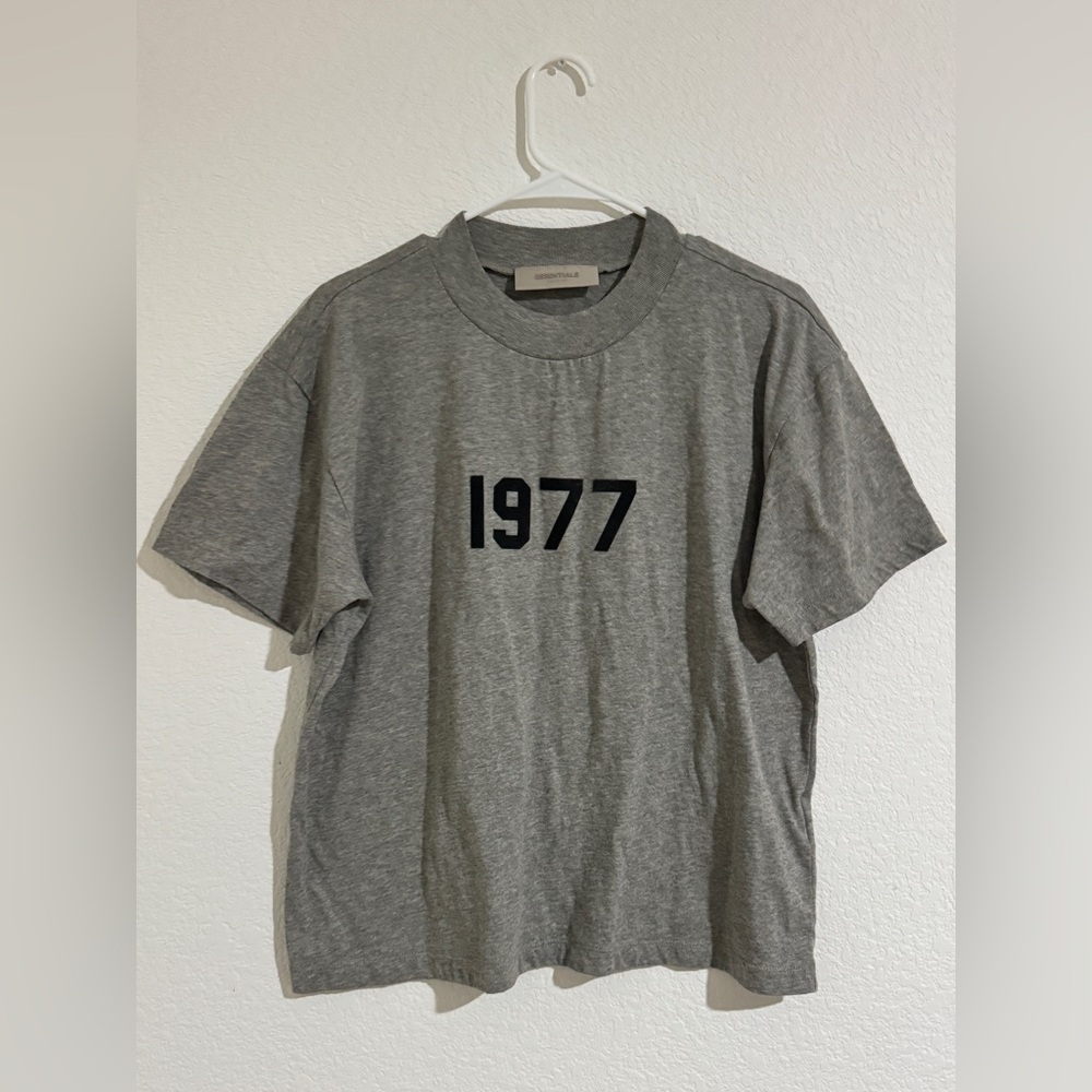 Fear of god essentials 1977 t shirt dark oatmeal